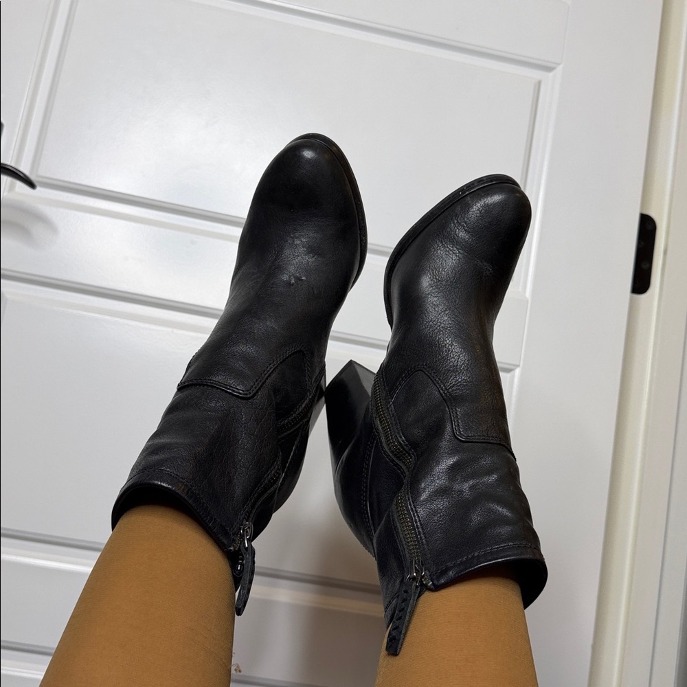 SALE❤️ Frye Patty Artisan Zip Black Leather Block Heel Ankle Booties - Picture 10 of 10